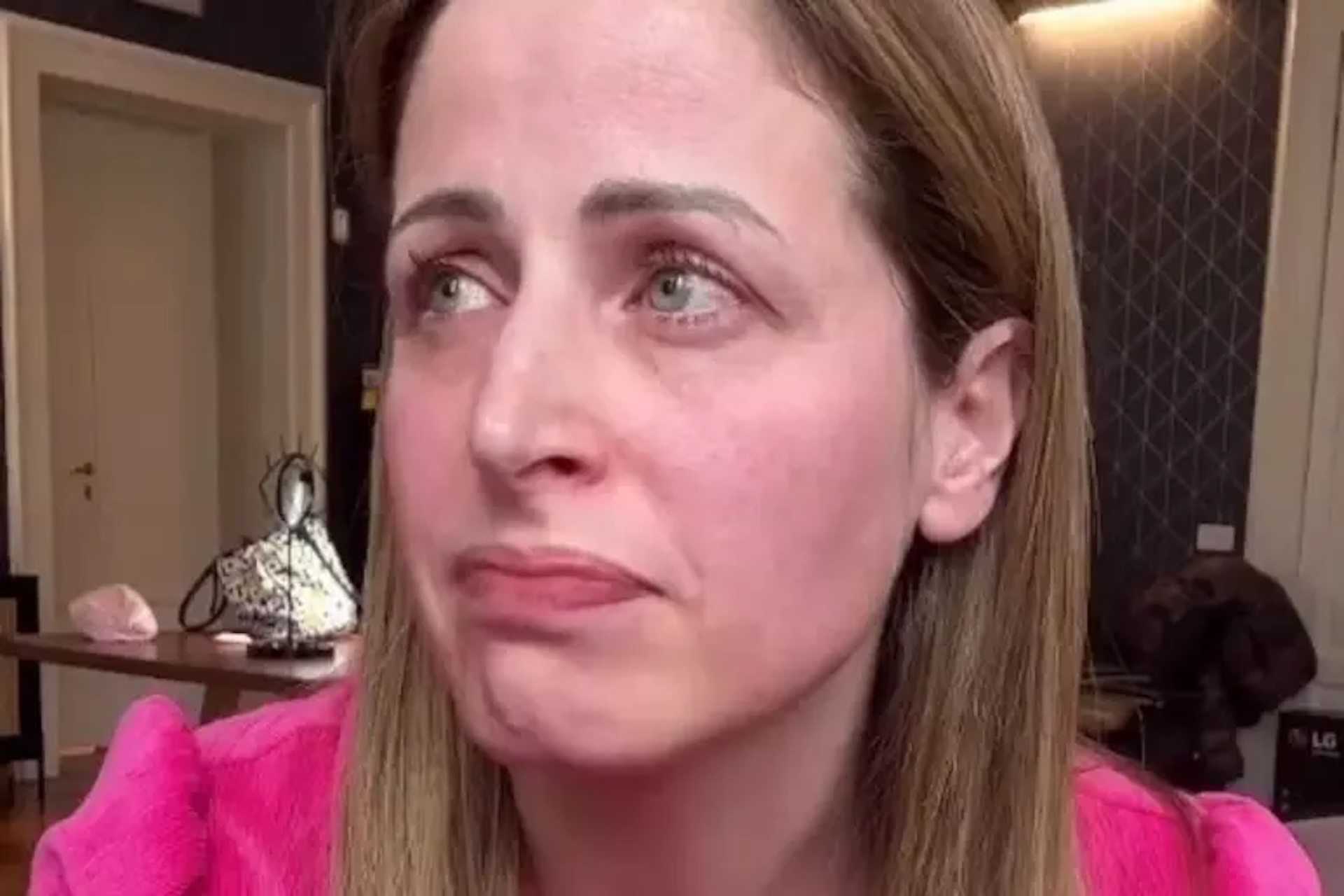 cliomakeup derubata e sotto choc dentro c8217era tutta la mia vita e un dettaglio inquieta sui social da Screenworld.it cliomakeup derubata e sotto choc dentro c8217era tutta la mia vita e un dettaglio inquieta sui social