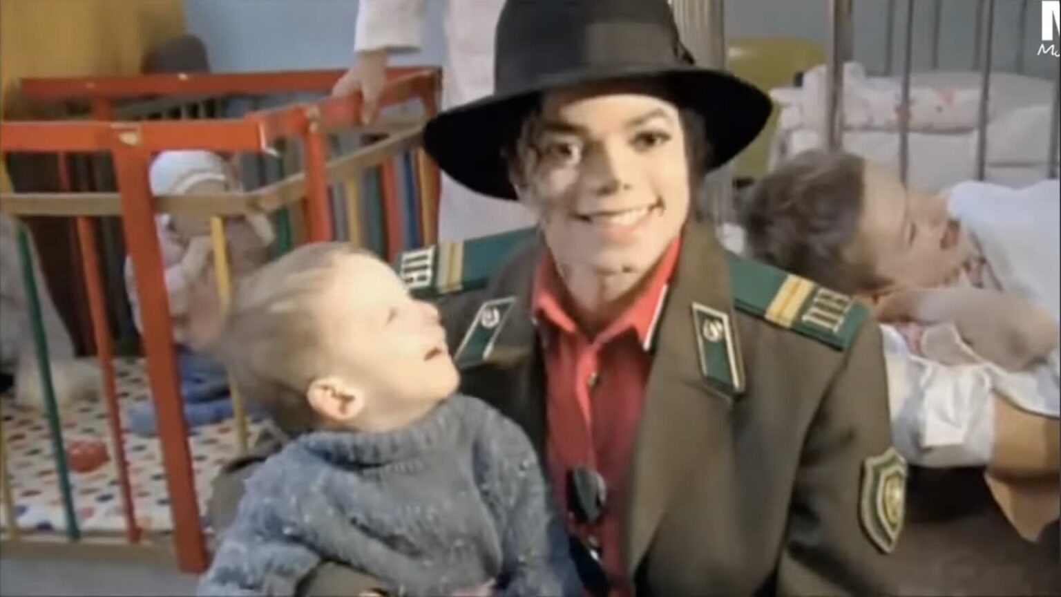 Michael Jackson in un orfanotrofio