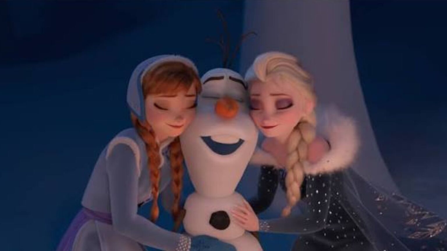 Disneyland Paris, attimi di panico: il nuovo robot di Olaf cade e si spegne davanti ai visitatori (il video diventa virale) Olaf Elsa e Anna in Frozen - © The Walt Disney Company