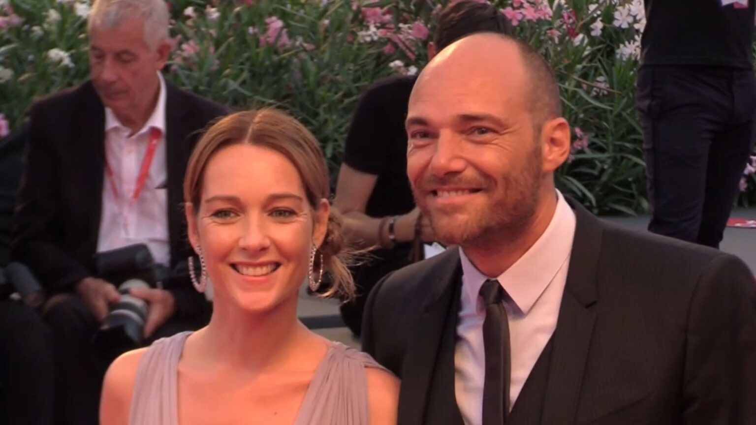 Cristiana Capotondi e Andrea Pezzi mano nella mano dopo la fine della loro storia (e il web si divide) Cristiana Capotondi e Andrea Pezzi sul red Carpet di Venezia