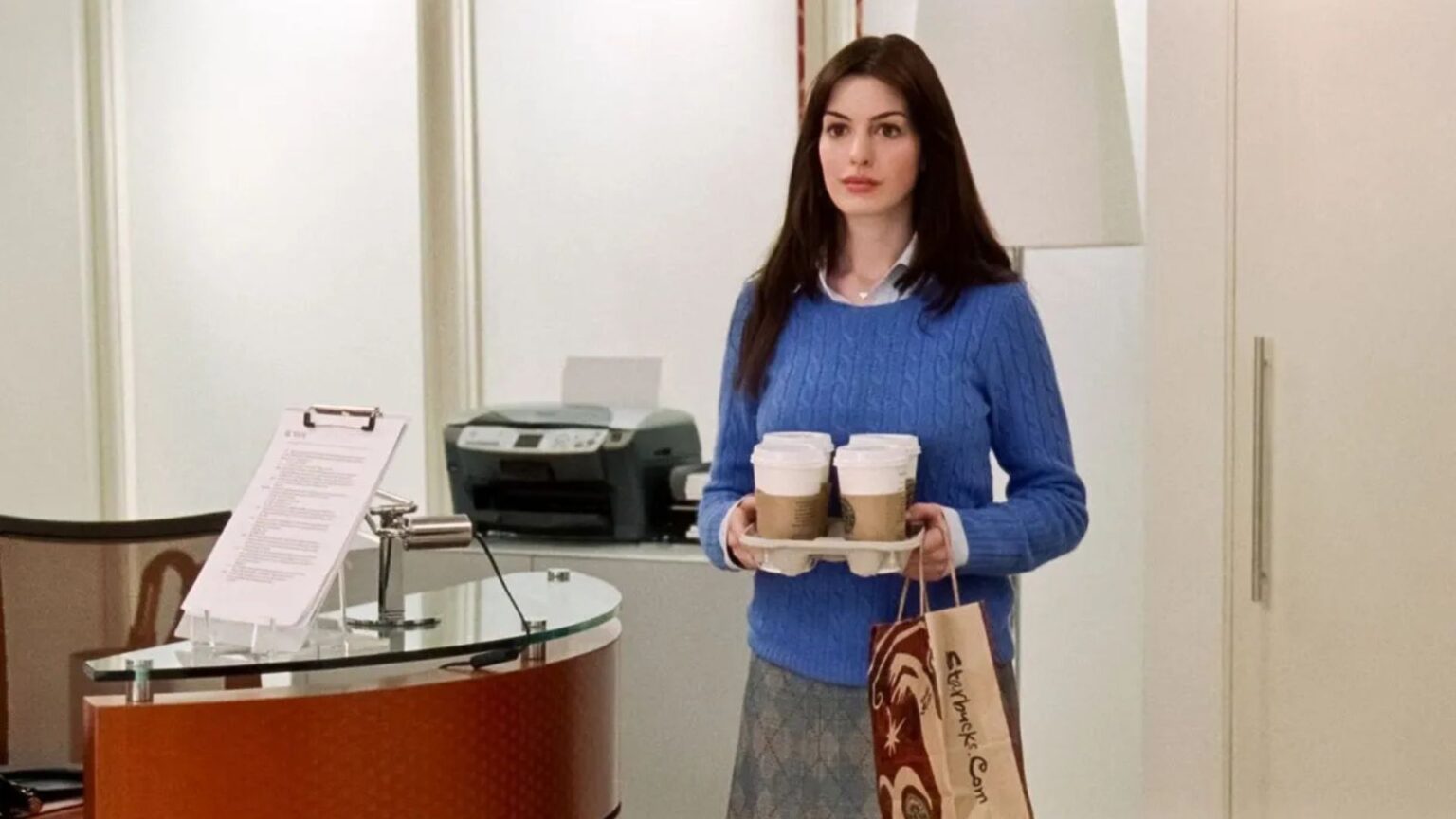 La fortunatissima scena de Il Diavolo Veste Prada del maglione ceruleo fonte: 20th Century Fox