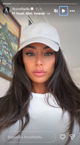 Il selfie di Raffaella Fico su Instagram