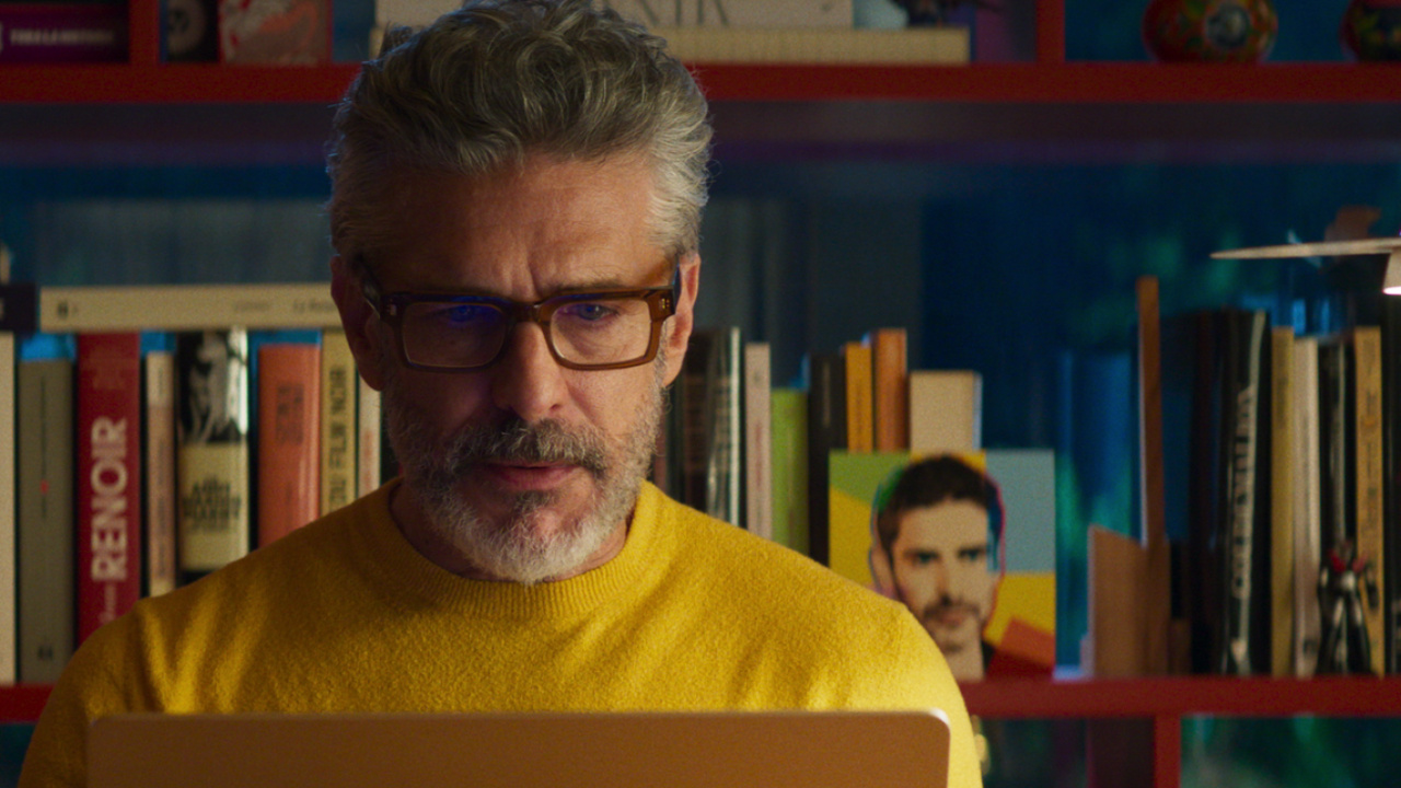 Una scena del film Bitter Christmas di Pedro Almodovar