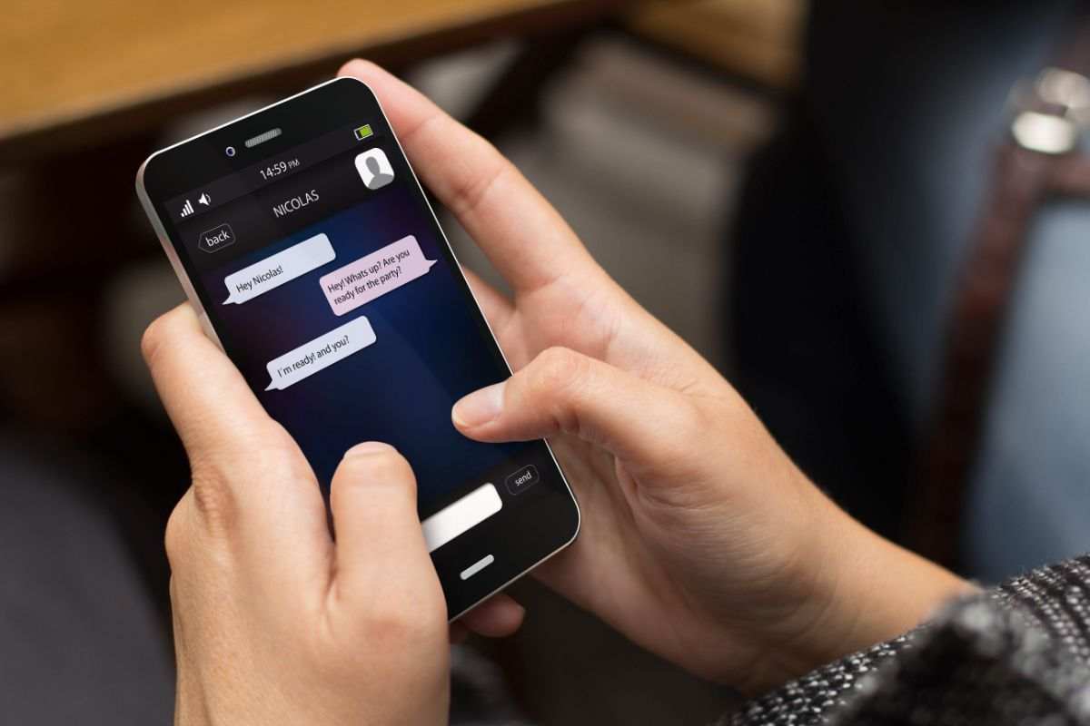 Cosa succede se leggo le chat Whatsapp del mio compagno 