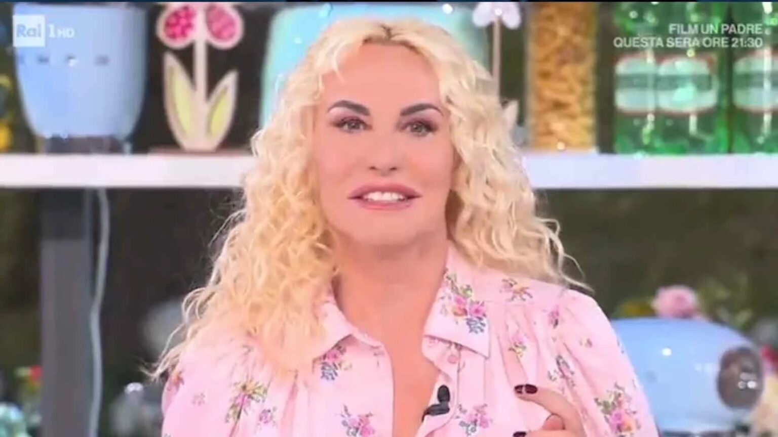 Antonella Clerici spiazzata in diretta a È sempre mezzogiorno: urla dietro le quinte, poi spunta un pesce gigante Antonella Clerici a È sempre mezzogiorno