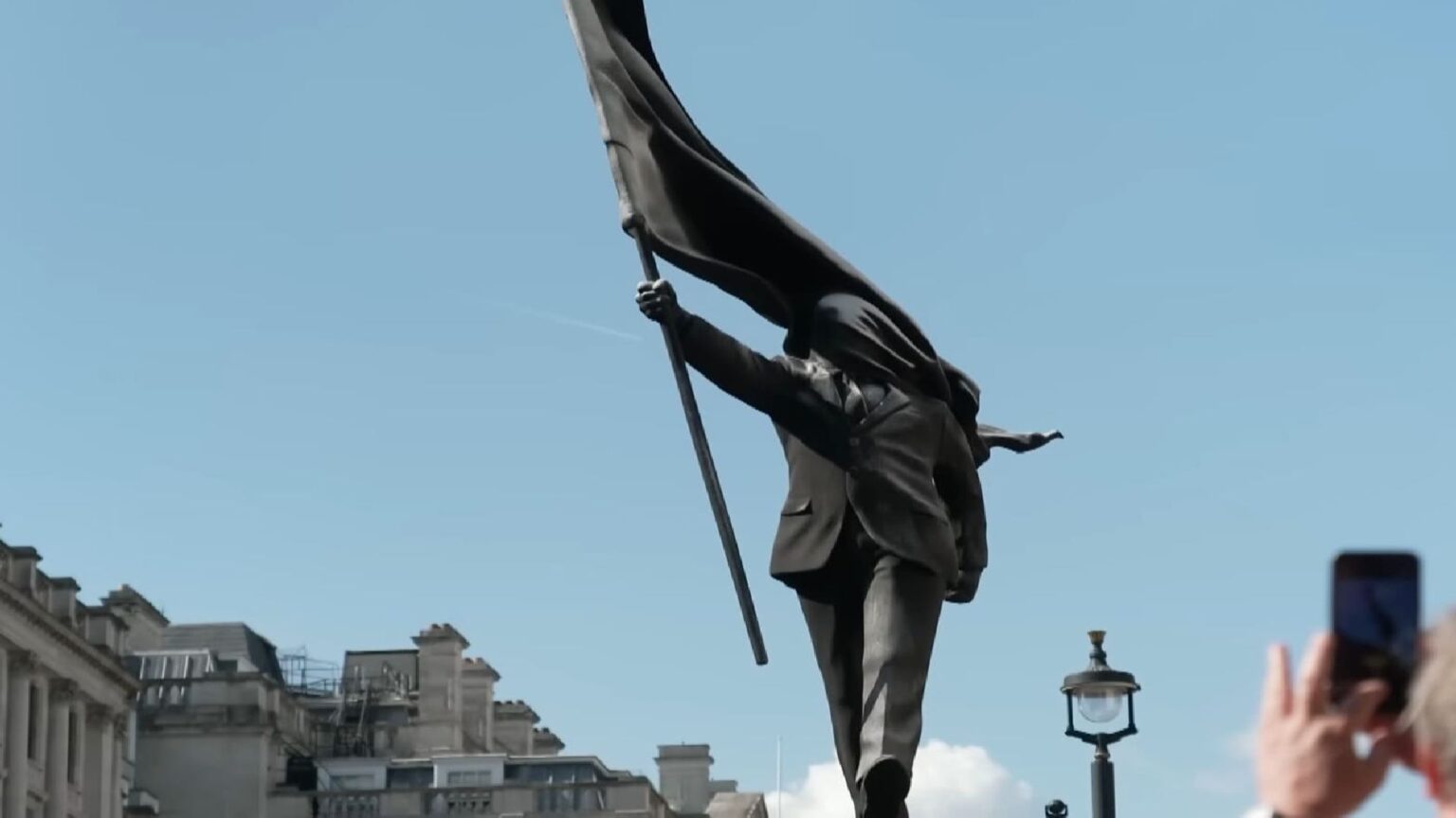 La nuova statua di Banksy
