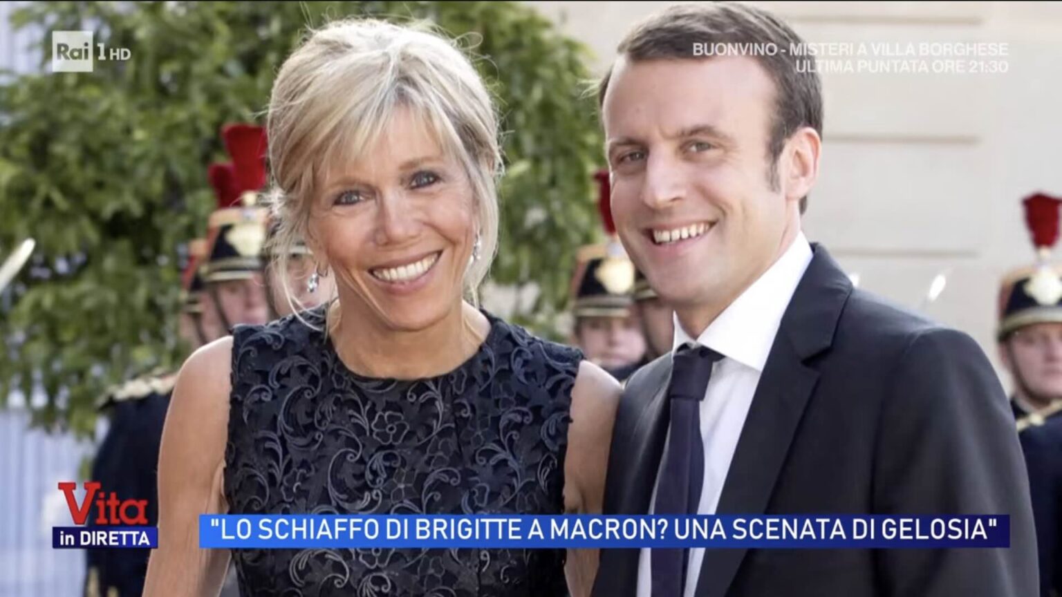 Macron e la moglie Brigitte