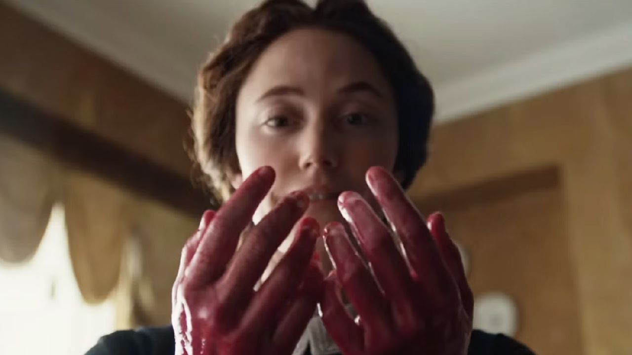 Maika Monroe in una scena di Victorian Psycho