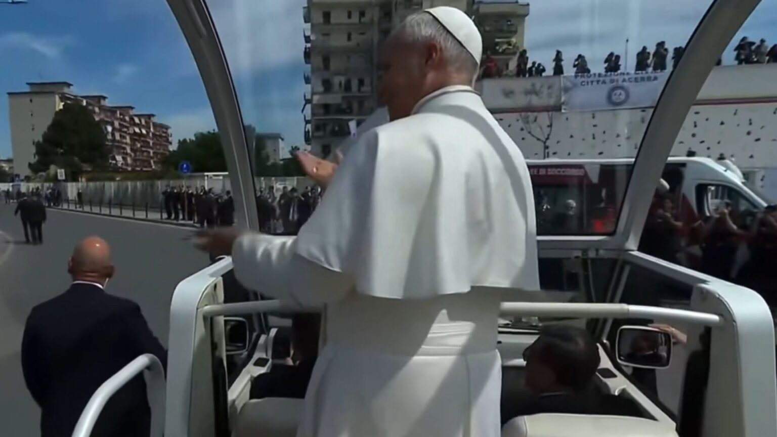 Il Papa fa di nuovo il gesto "six-seven"