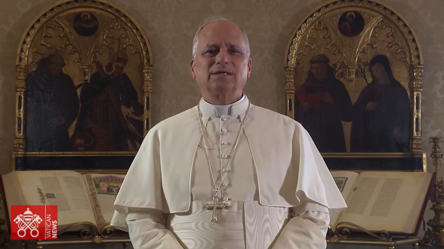 Il video virale del Papa con le Nike ai piedi
