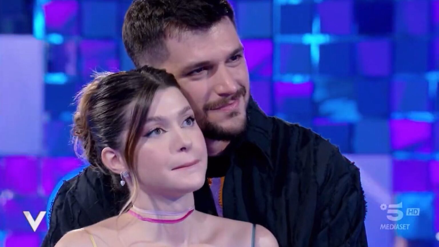 Il ripensamento dopo il parto: Natalia Paragoni racconta la verità sul nome della figlia Beatrice Natalia Paragoni e Andrea Zelletta a Verissimo