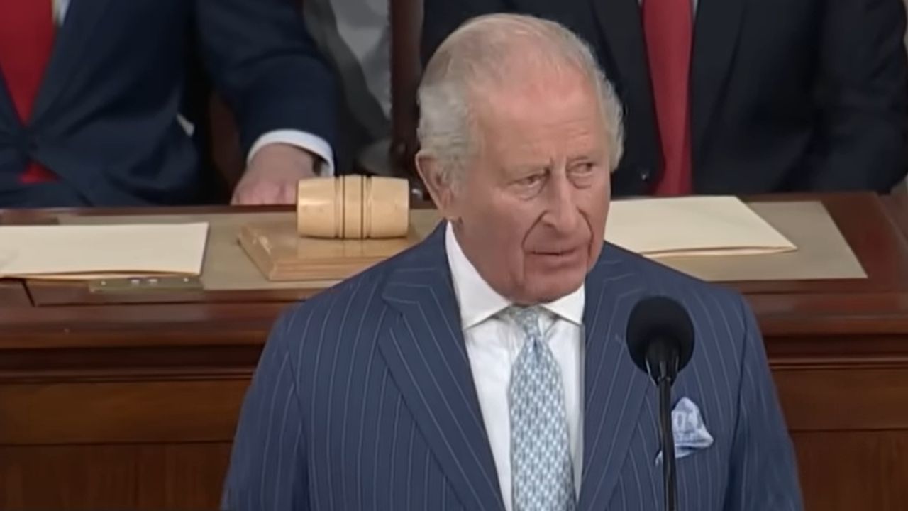 Re Carlo III davanti al congresso americano nella sua ultima visita ufficiale negli USA