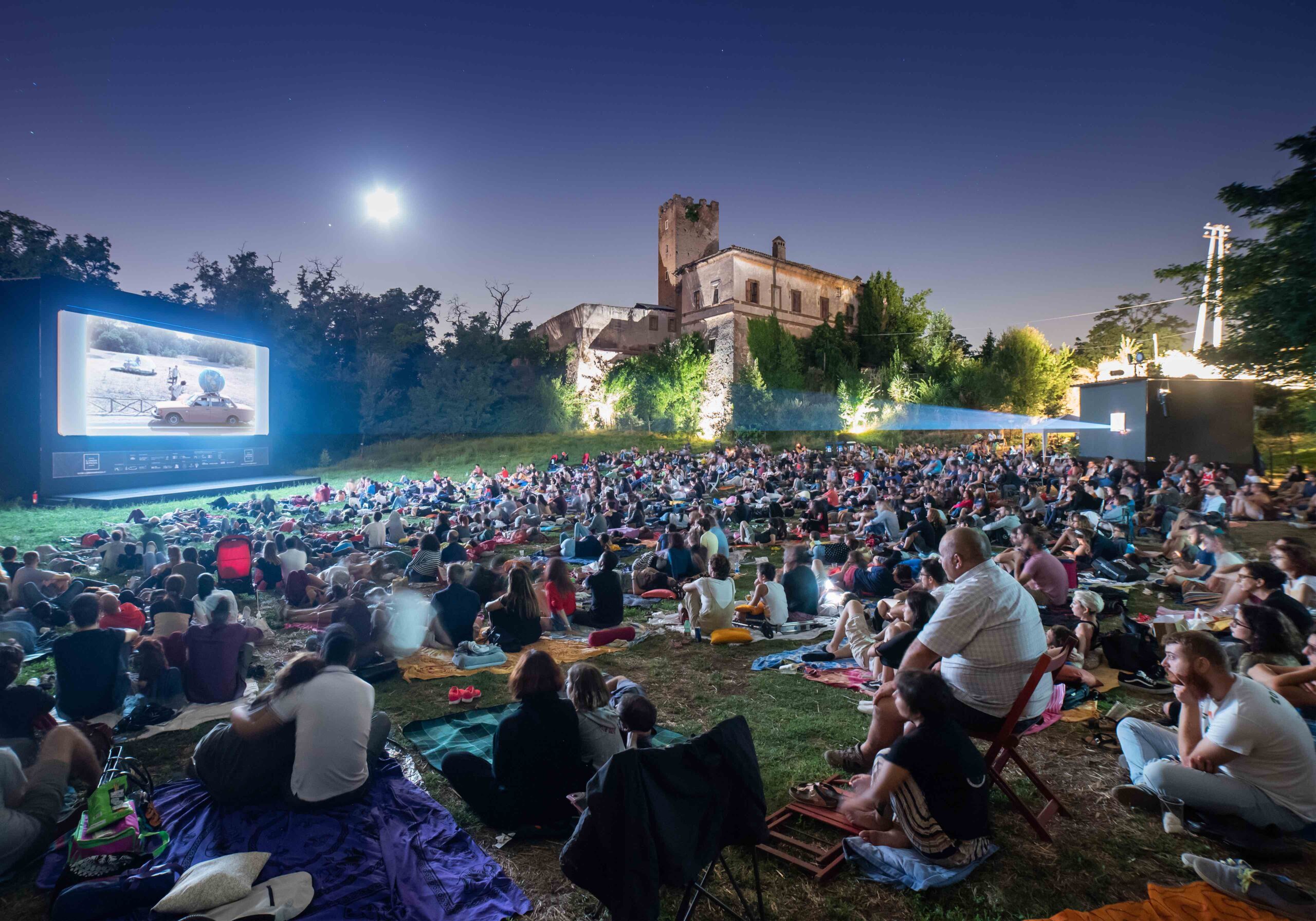Il cinema in piazza -©La Fondazione Piccolo America