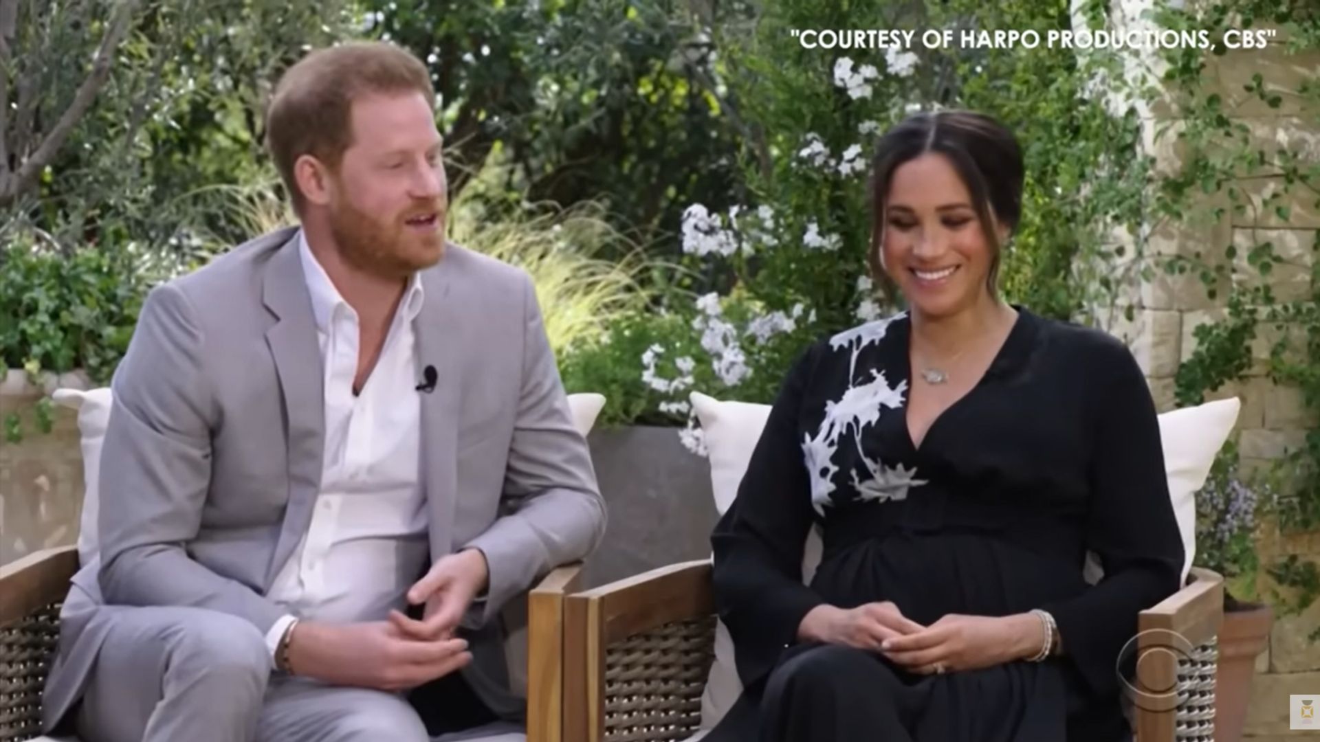 lilibet diana appare in braccio ad harry nelle ultime foto pubblicate da meghan ma le critiche sul web non mancano da Screenworld.it lilibet diana appare in braccio ad harry nelle ultime foto pubblicate da meghan ma le critiche sul web non mancano