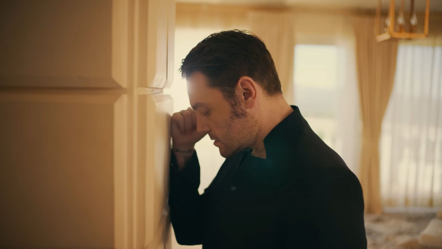 Tiziano Ferro fa emozionare per quel gesto speciale alle prove del tour: il video diventa virale su tutti i social Tiziano Ferro