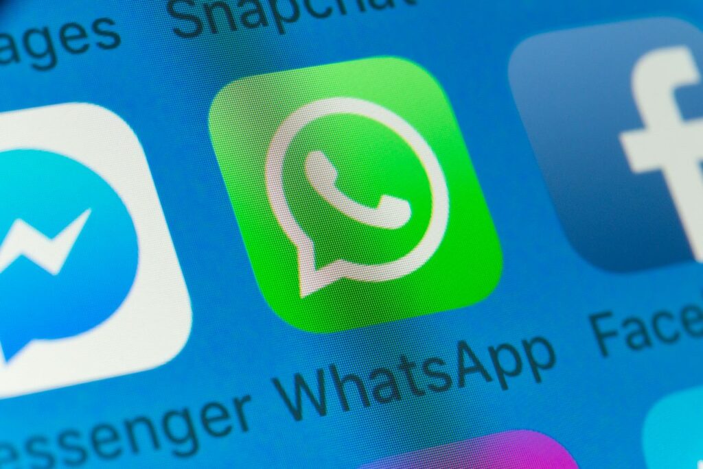 WhatsApp cambia per sempre: adesso puoi nascondere il numero di telefono (e prenotare il tuo nome utente) WhatsApp, una novità che farà felici tutti