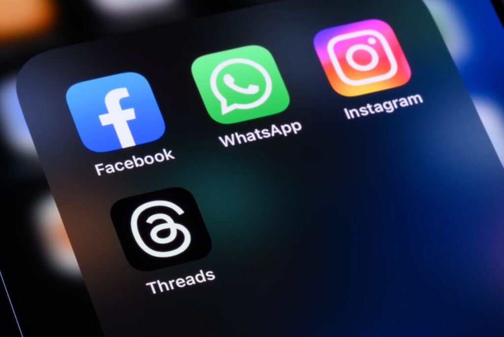 WhatsApp diventa a pagamento e ora tocca a Facebook e Instagram: ecco quanto dovrai pagare davvero WhatsApp diventa a pagamento e ora tocca a Facebook e Instagram
