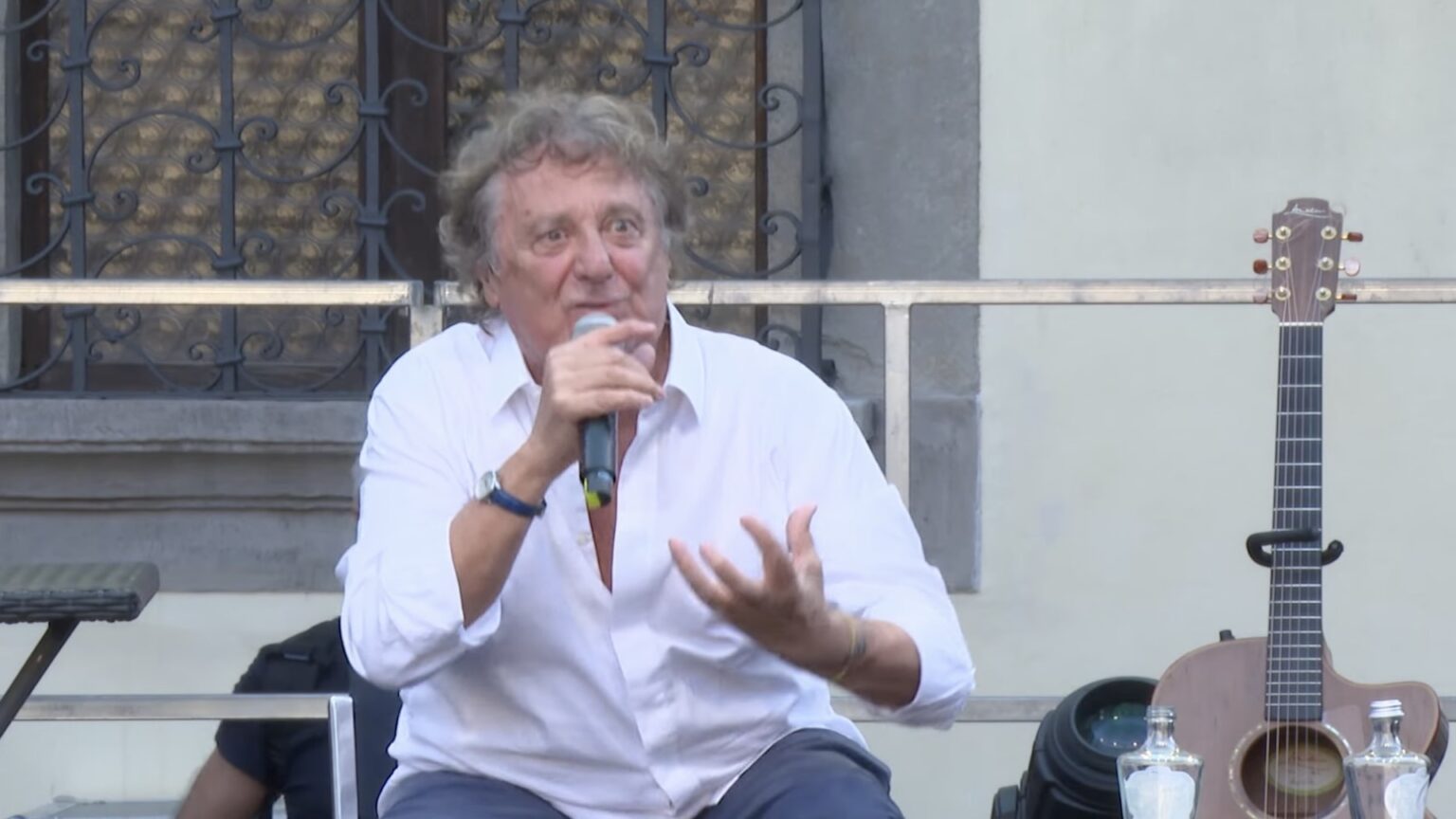 Enzo Iacchetti senza freni contro Meloni, Vannacci, Salvini e De Gregori: il suo duro attacco divide il Paese Enzo Iacchetti