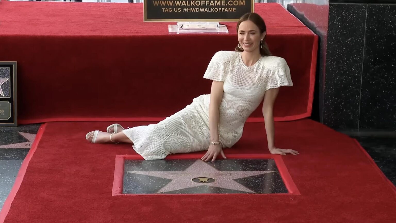 Hollywood Walk of Fame, non basta essere una star: quanto costa davvero ottenere una stella e come averne una tutta tua Hollywood Walk of Fame Emily Blunt