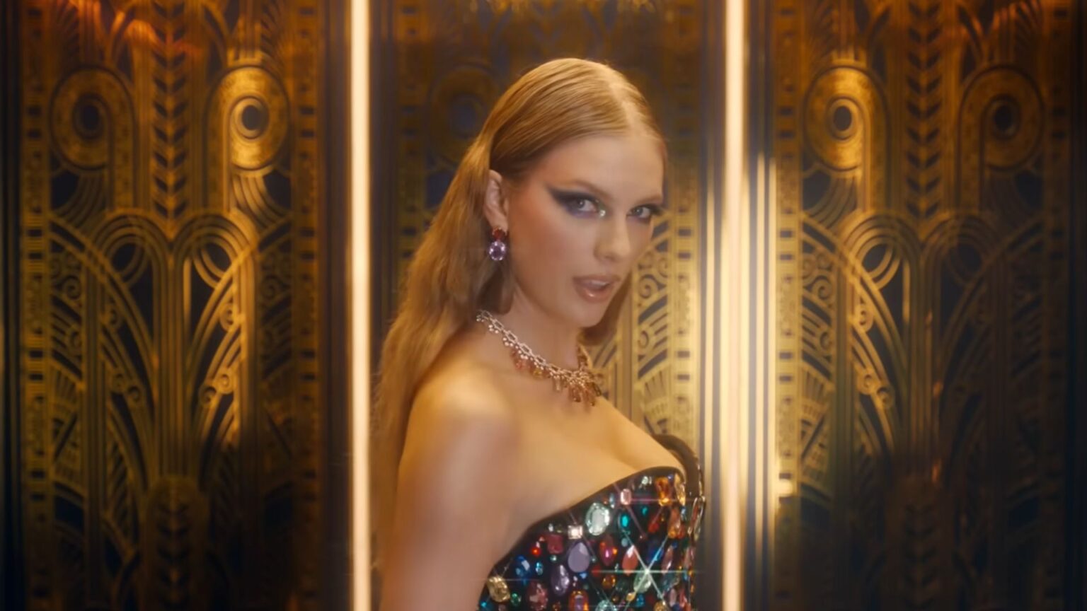 Rivelato l’abito da sposa di Taylor Swift: ecco chi l’ha vestita e il dettaglio che nessuno aveva notato (e il significato nascosto) Taylor Swift