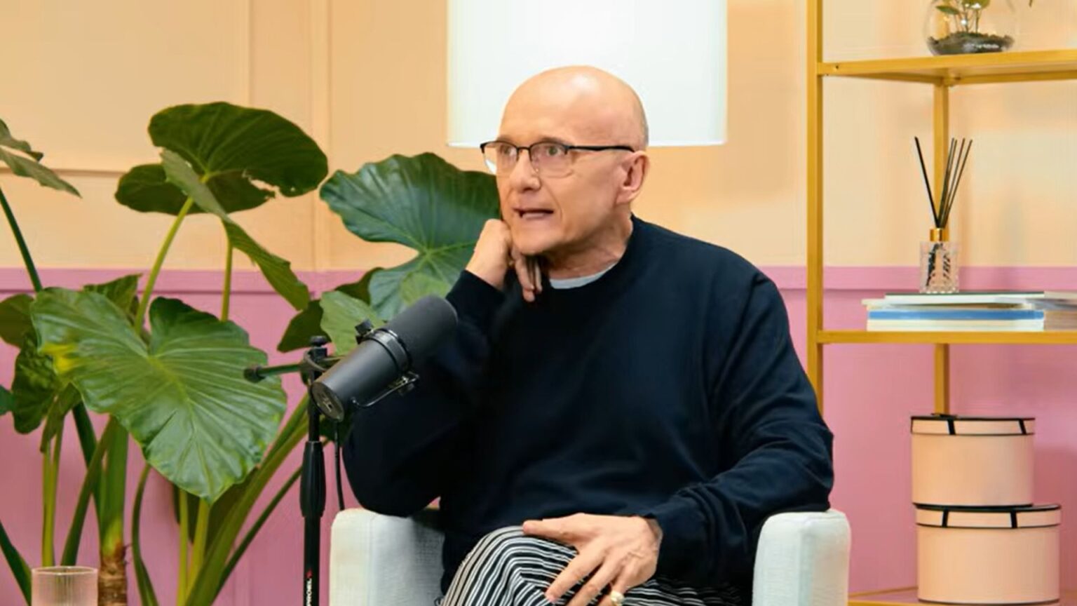 “C’è stata un’omofobia mostruosa, ecco cosa mi ha ferito”: le rivelazioni di Signorini dopo mesi di silenzio Alfonso Signorini