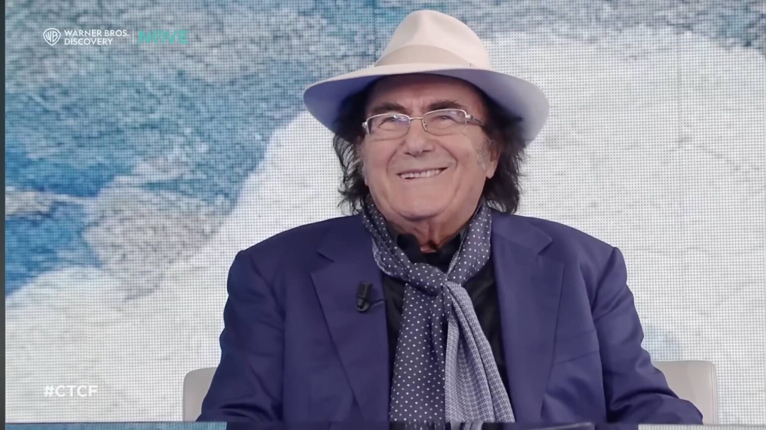 Al Bano resta bloccato su un volo Ryanair, poi i passeggeri gli fanno una richiesta che sorprende tutti Al Bano