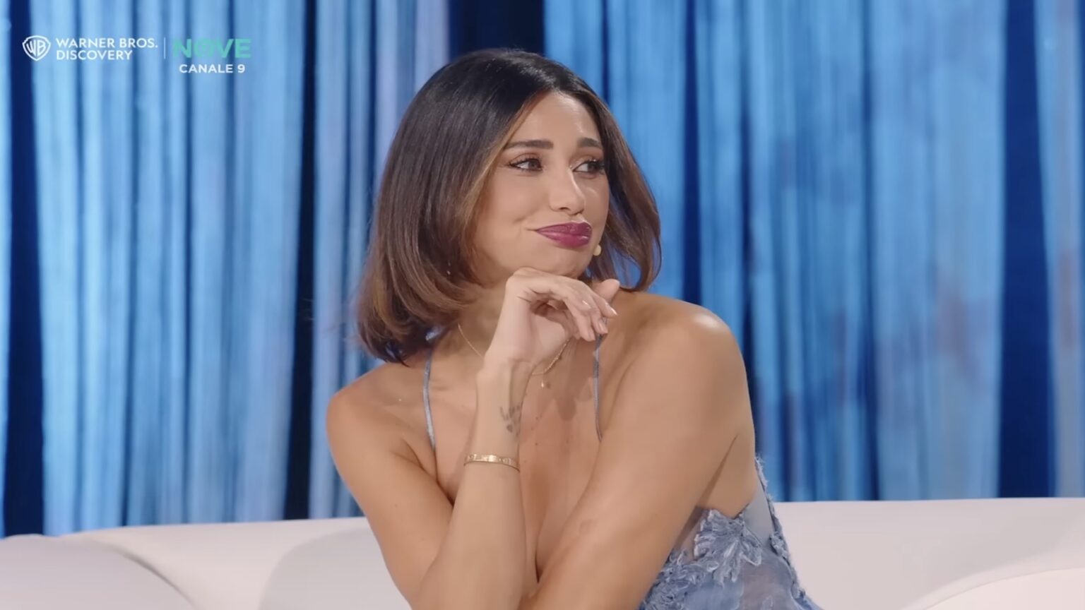 Belén Rodriguez infiamma Instagram con una doccia in barca: milioni di visualizzazioni e i fan si dividono nei commenti Belén Rodriguez