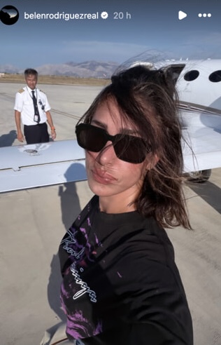 Belén e l'aereo privato su Instagram