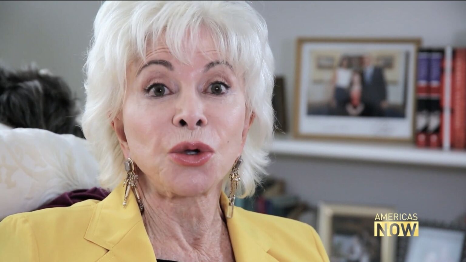 Rai Cultura celebra Isabel Allende, ma compare la misteriosa “Mary Baruffo”: la gaffe fa esplodere i sospetti sull’AI Isabel Allende