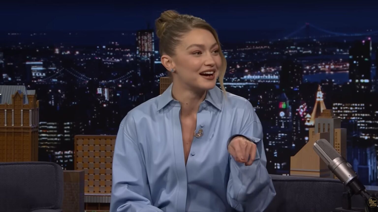 Gigi Hadid durante un'intervista
