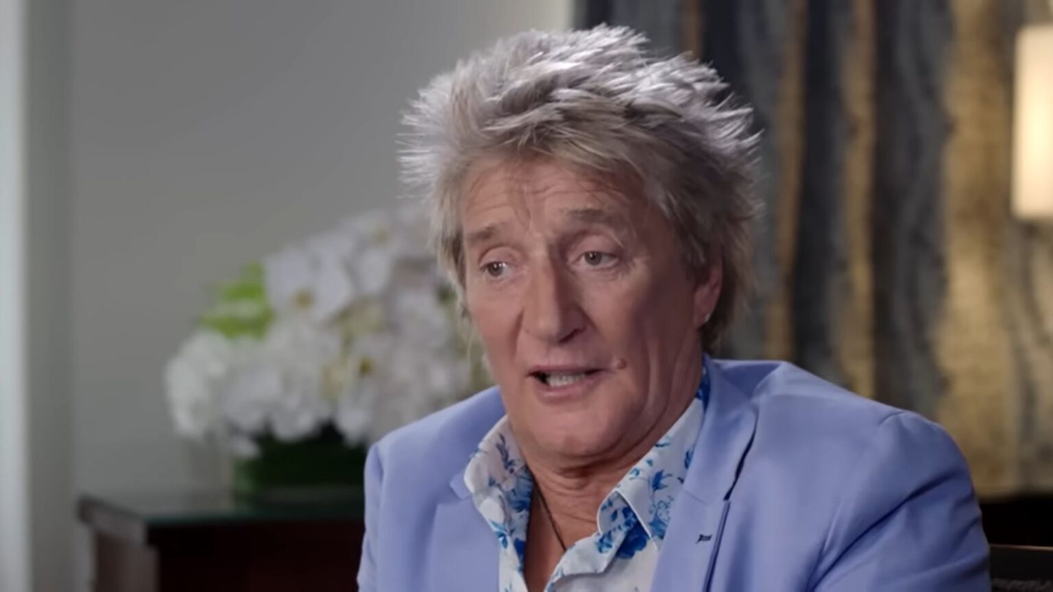 Rod Stewart cancella il tour dopo l’intervento al cuore: il messaggio che ha commosso i fan Rod Stewart durante un'intervista
