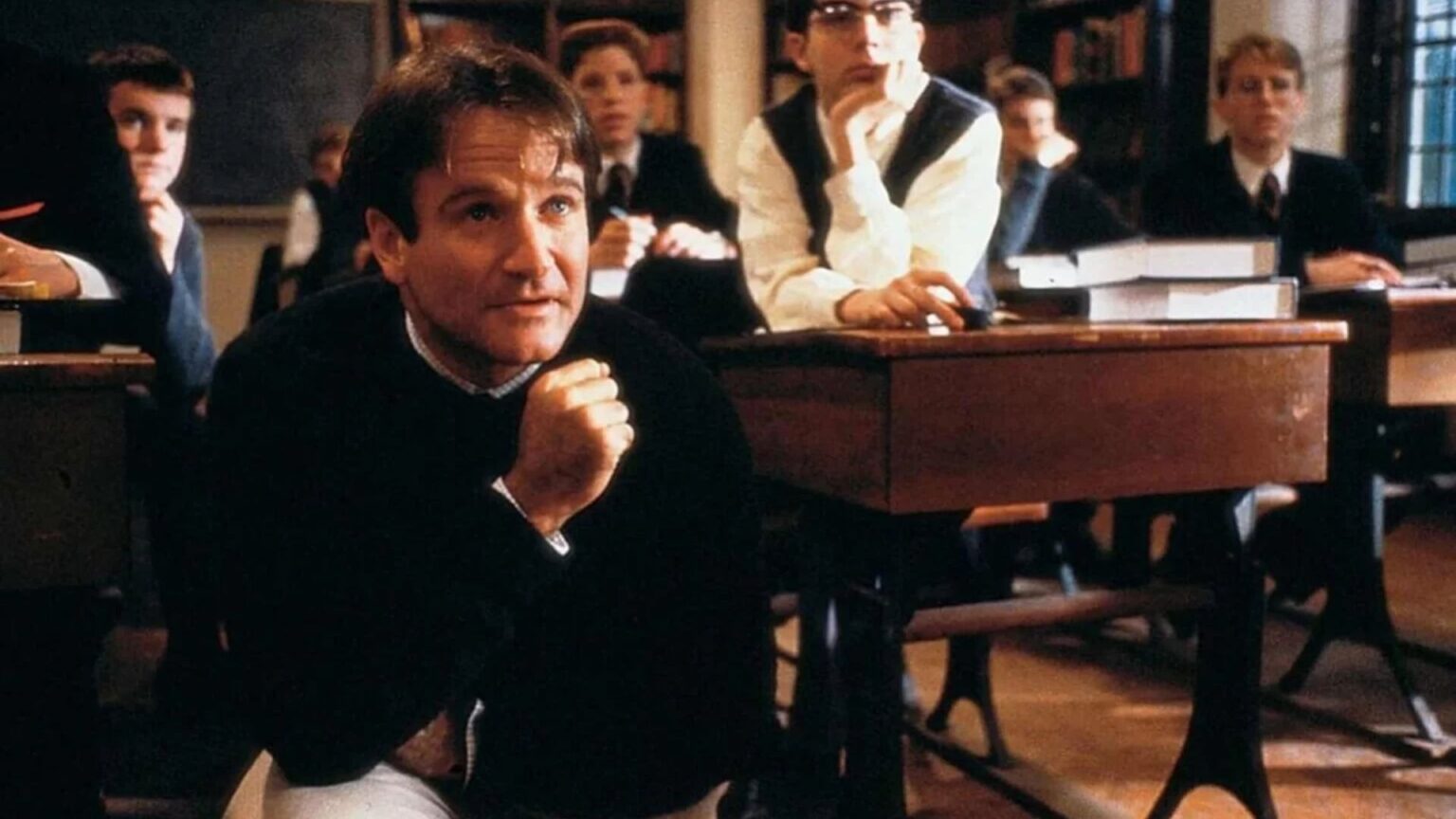 Robin Williams in una scena di L'attimo fuggente