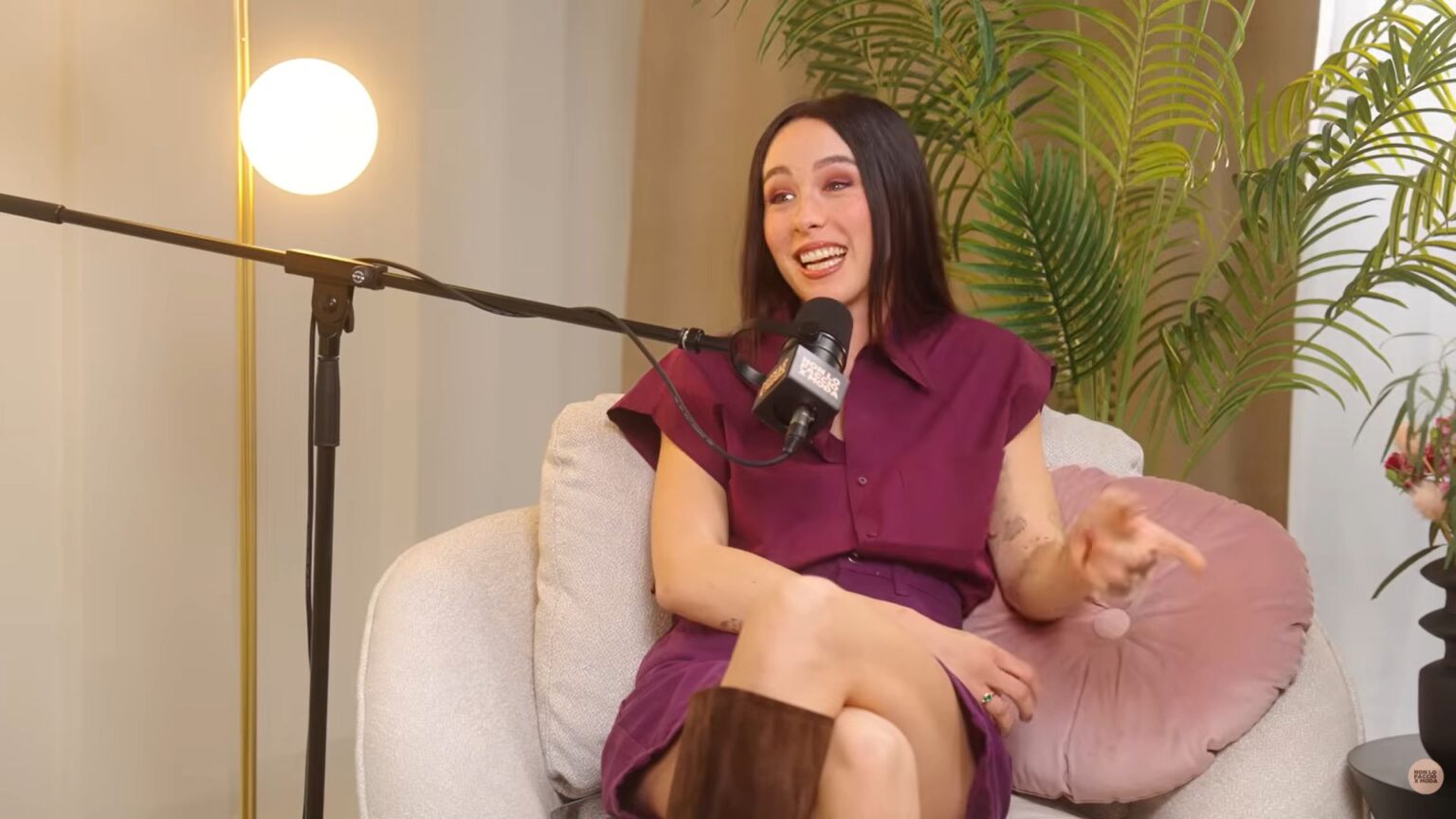 Aurora Ramazzotti nel cast di Ballando con le stelle, ma è il colloquio virale sui social che colpisce Aurora Ramazzotti durante un'intervista