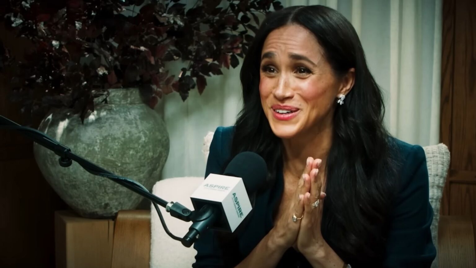 Meghan Markle illumina il gala in Canada con gli orecchini di zaffiri di Lady Diana: il look da 50mila euro al gala Meghan Markle durante un'intervista