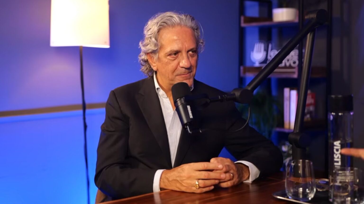 Locatelli durante un'intervista