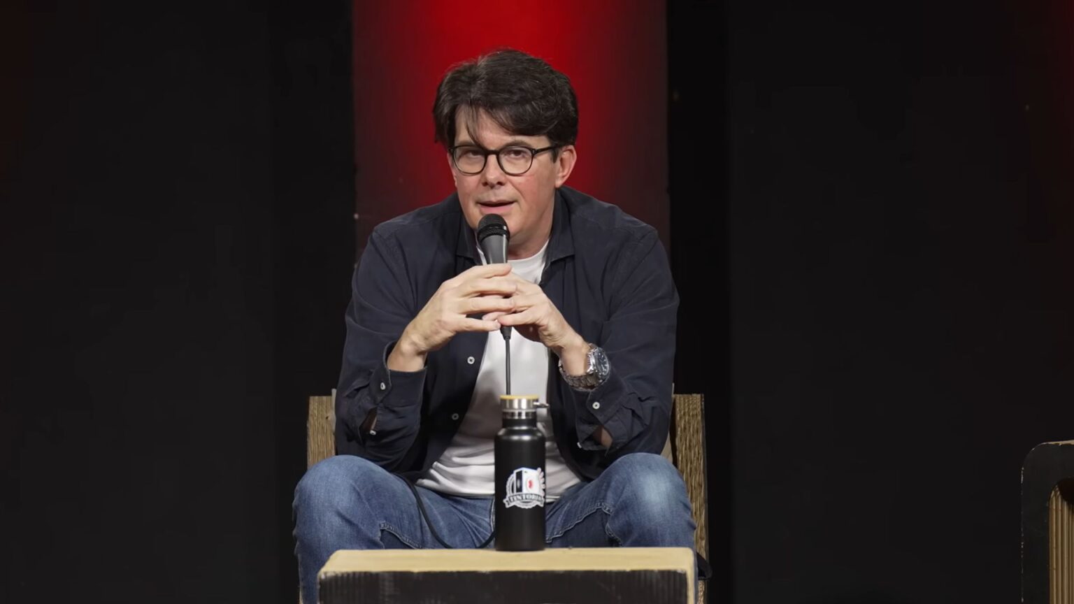“Le mani in tv non erano mie, non potevo usarle”: Giovanni Muciaccia svela i segreti di Art Attack Giovanni Muciaccia durante un'intervista