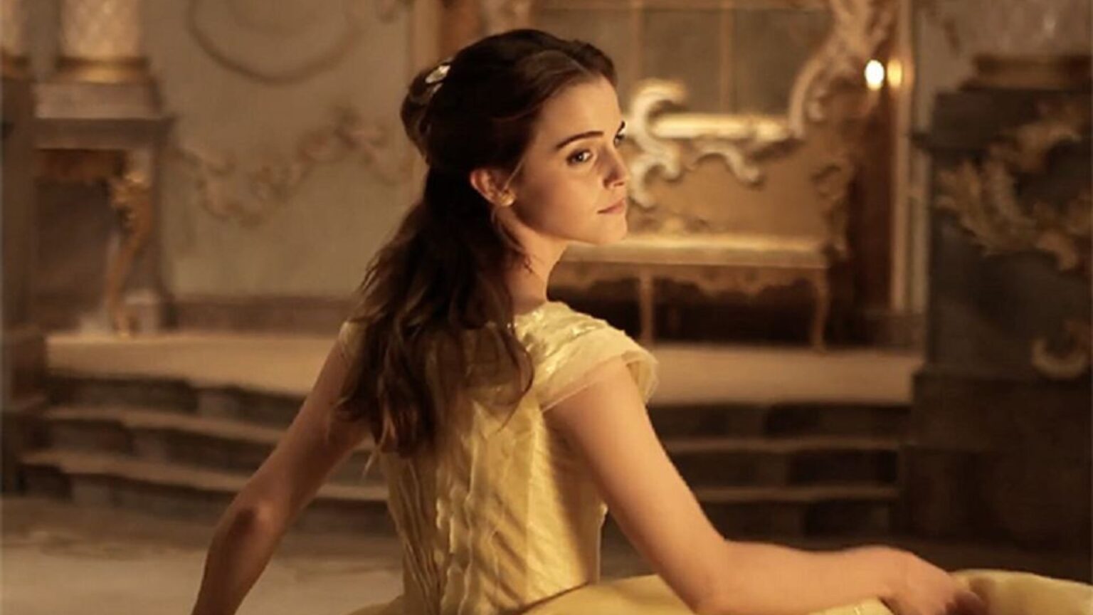 Emma Watson ospite a sorpresa di George Clooney sul lago di Como: ecco cosa ci fa lì Emma Watson in La Bella e la Bestia