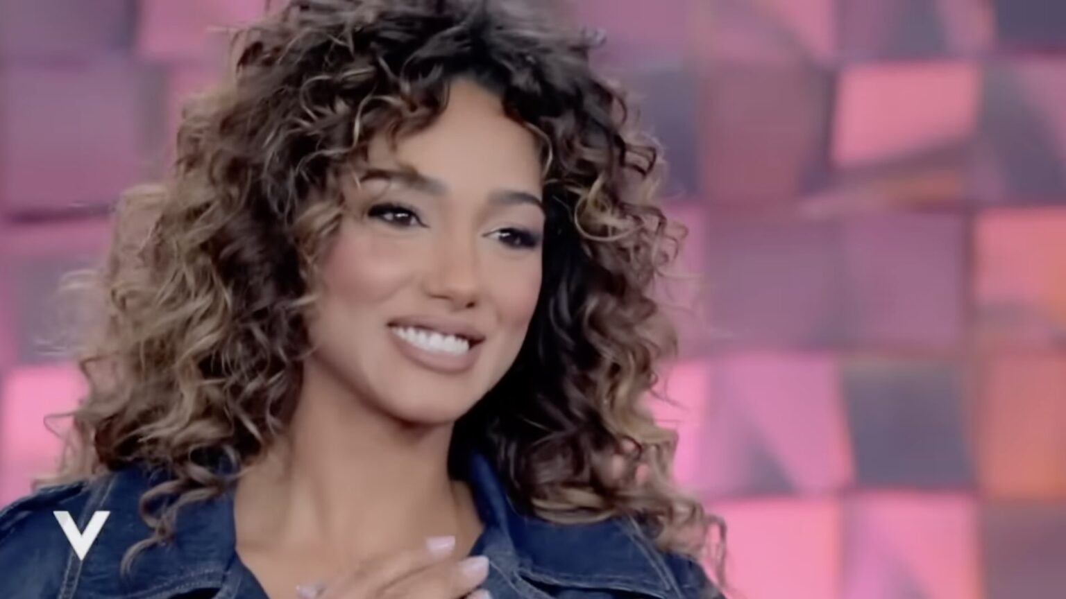 Samira Lui incanta in costume durante le vacanze: la foto sorprende i fan e mostra il lato più glamour della showgirl Samira Lui