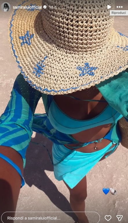 Samira Lui in spiaggia