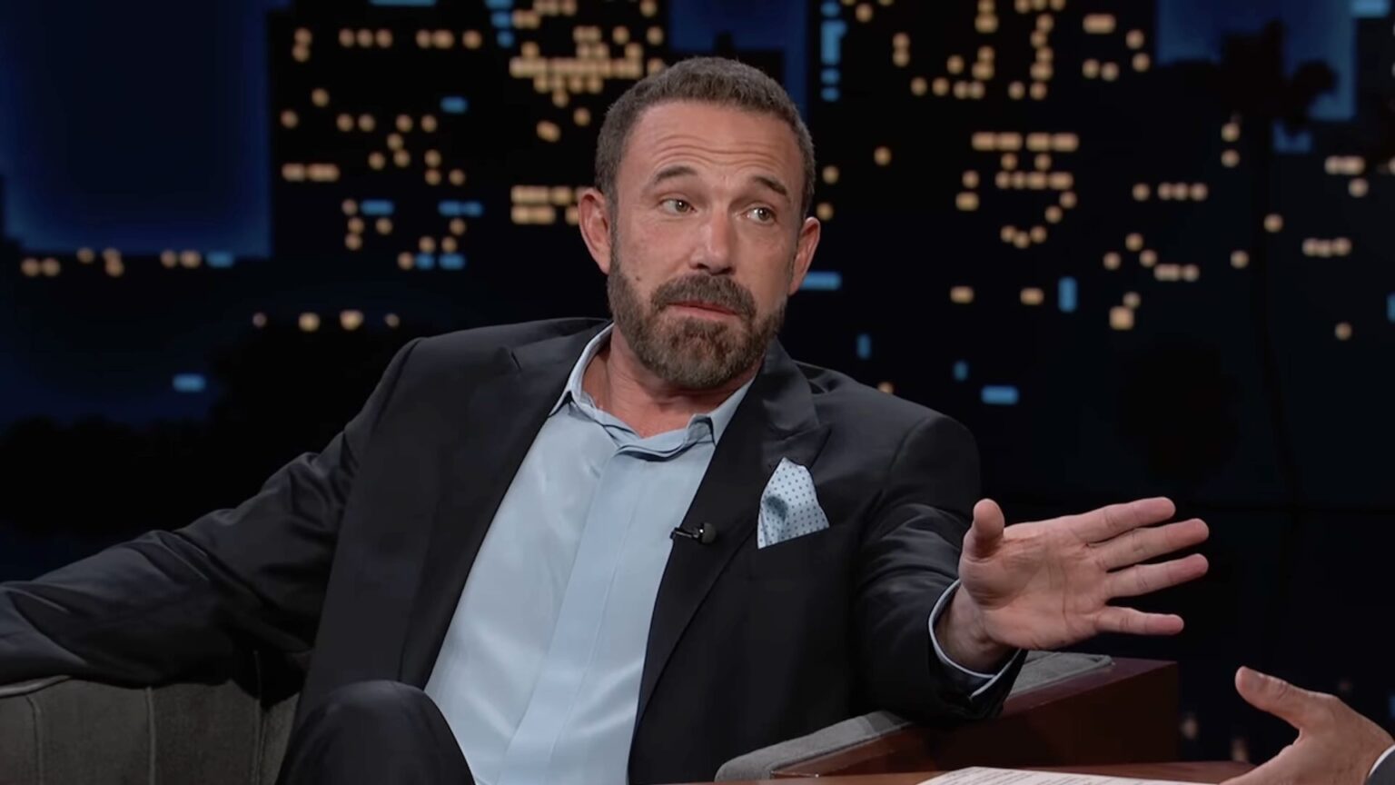 Ben Affleck bannato due volte da Instagram, voleva solo seguire i figli: il motivo per cui è stato bloccato è assurdo Ben Affleck