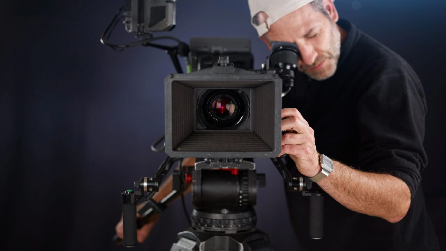 Prompt design: scrivere per una macchina sta diventando una nuova competenza creativa? Regista di film