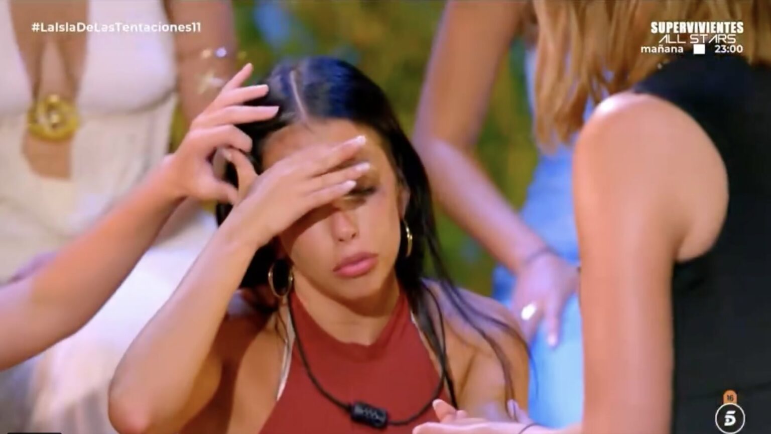 Temptation Island Spagna, Gema scopre il fidanzato a letto con la tentatrice: il falò finisce con l’intervento dei medici Gema a Temptation Island Spagna