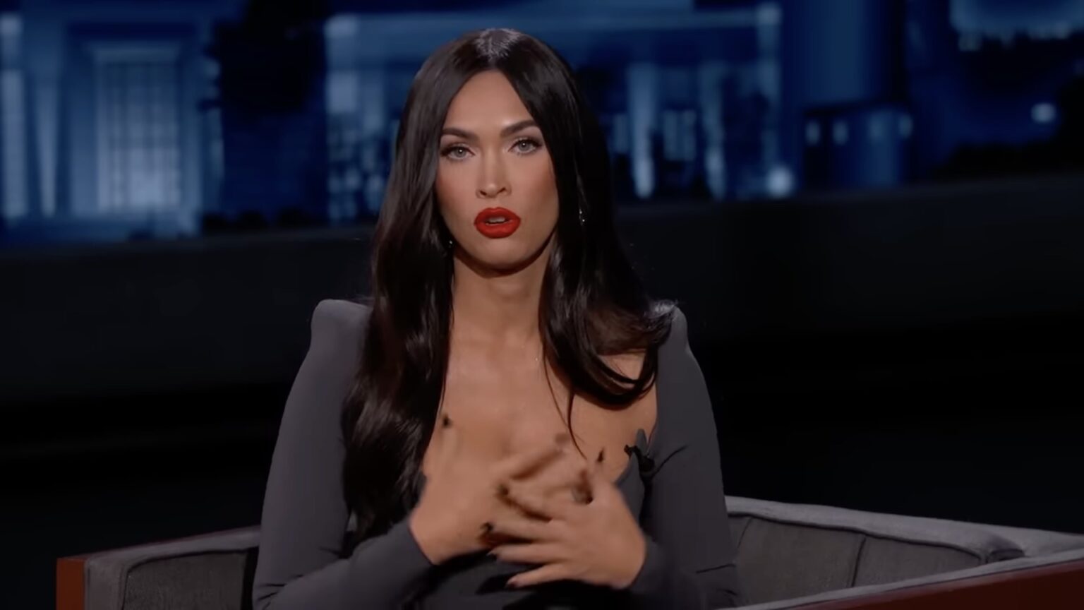 Megan Fox apre un profilo a pagamento con foto esclusive: i fan mandano il sito in tilt nonostante il prezzo Megan Fox