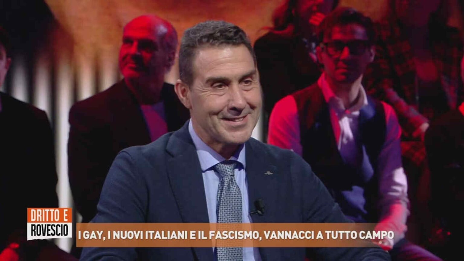 “Chi ha gusti invertiti”: Vannacci attacca Cerno sul suo orientamento sessuale, ma la Rai prende le distanze e scoppia il caso Roberto Vannacci