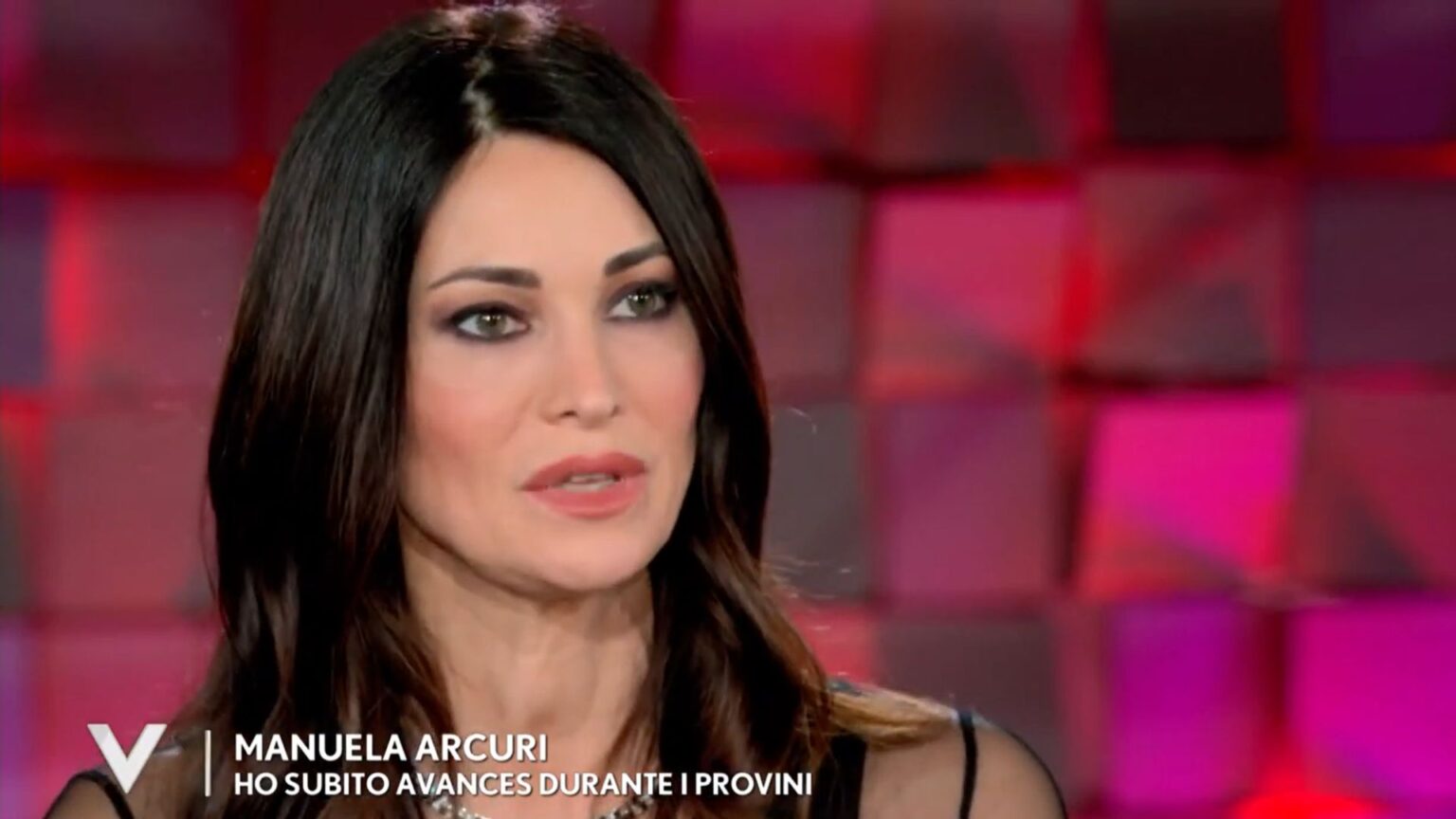 Manuela Arcuri durante un'intervista